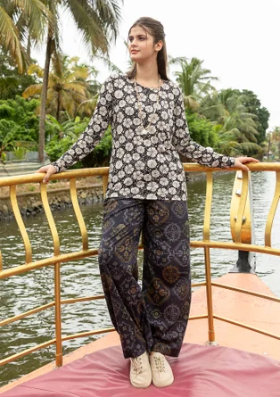 Vævede bukser "Poesi" i økologisk bomuld - sort