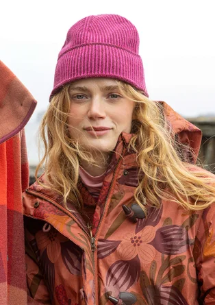 Beanie made of lambswool/organic and recycled cotton - red cabbage/cerise