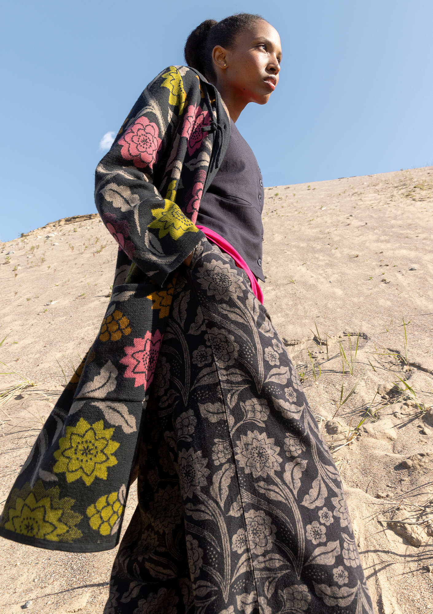 Pink Moon” long cardigan in wool/organic cotton gudrunsjoden.com