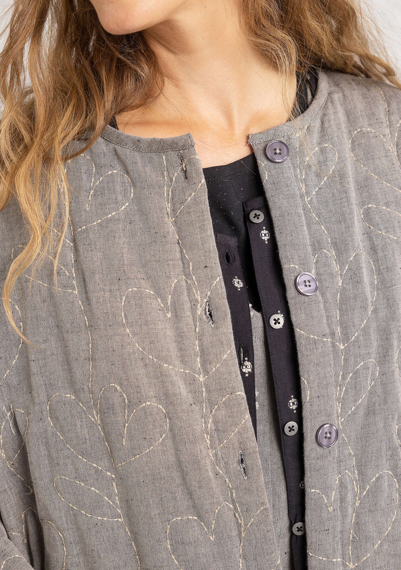 “Idun” quilted coat in organic cotton/linen iron gray thumbnail