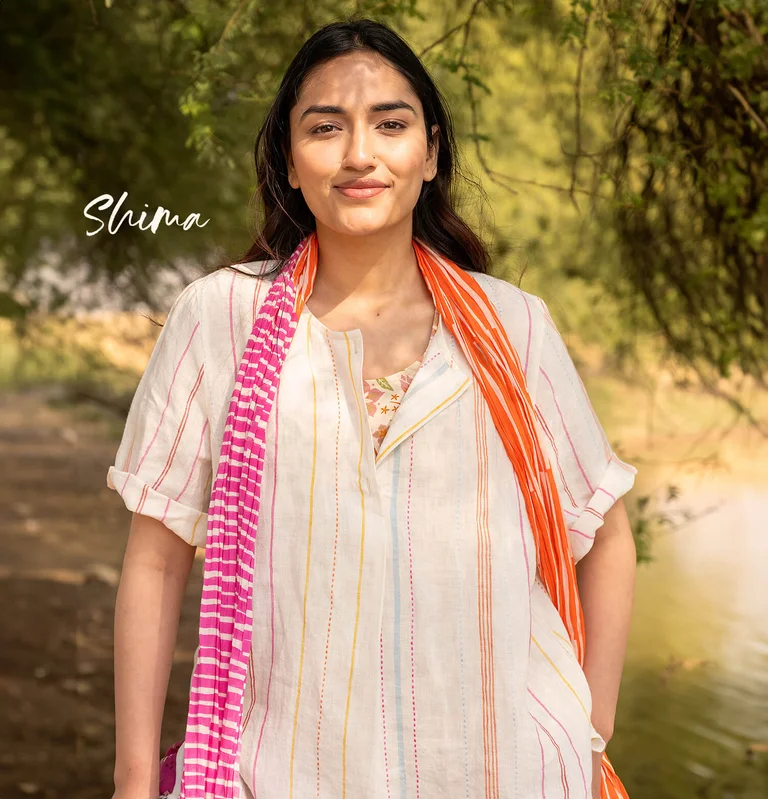 A woman wearing a linen blouse from Gudrun Sjödén. 