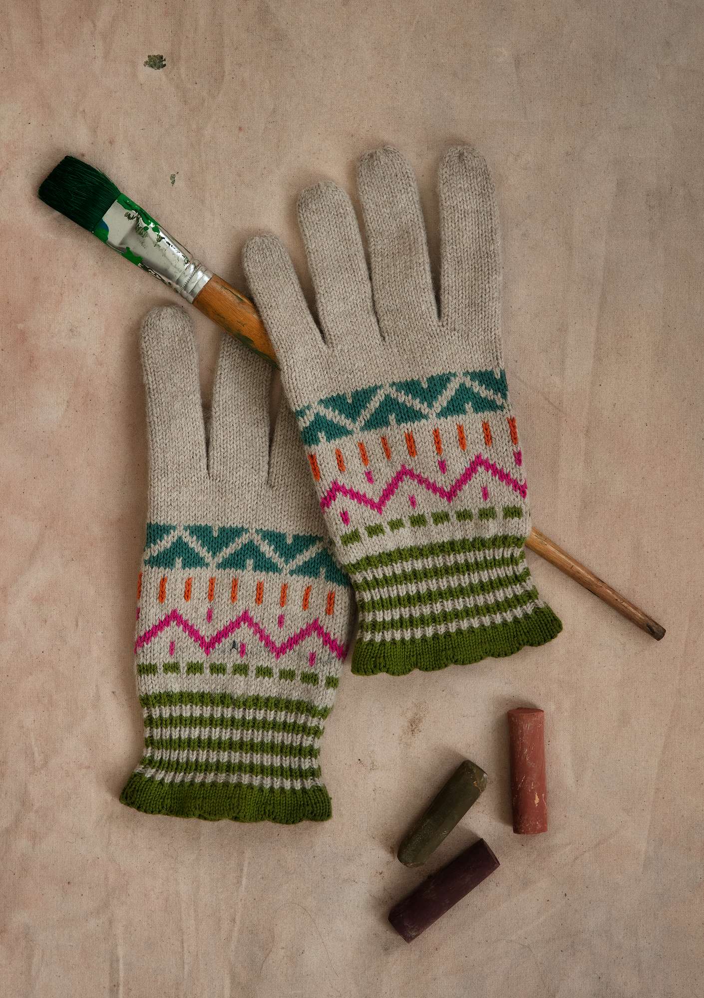 “Strikk” gloves in a wool/hemp/recycled cotton blend natural melange thumbnail
