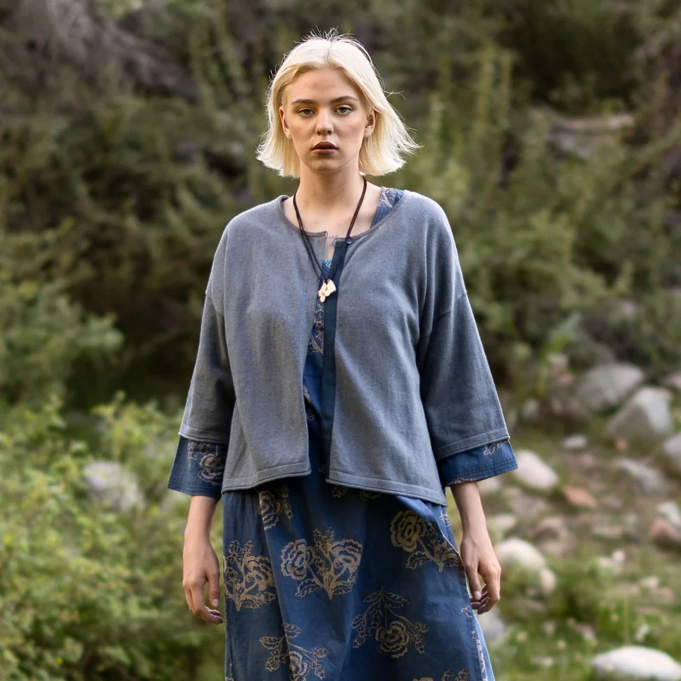 Cardigan in natural dyed organic cotton/wool - light haze blue