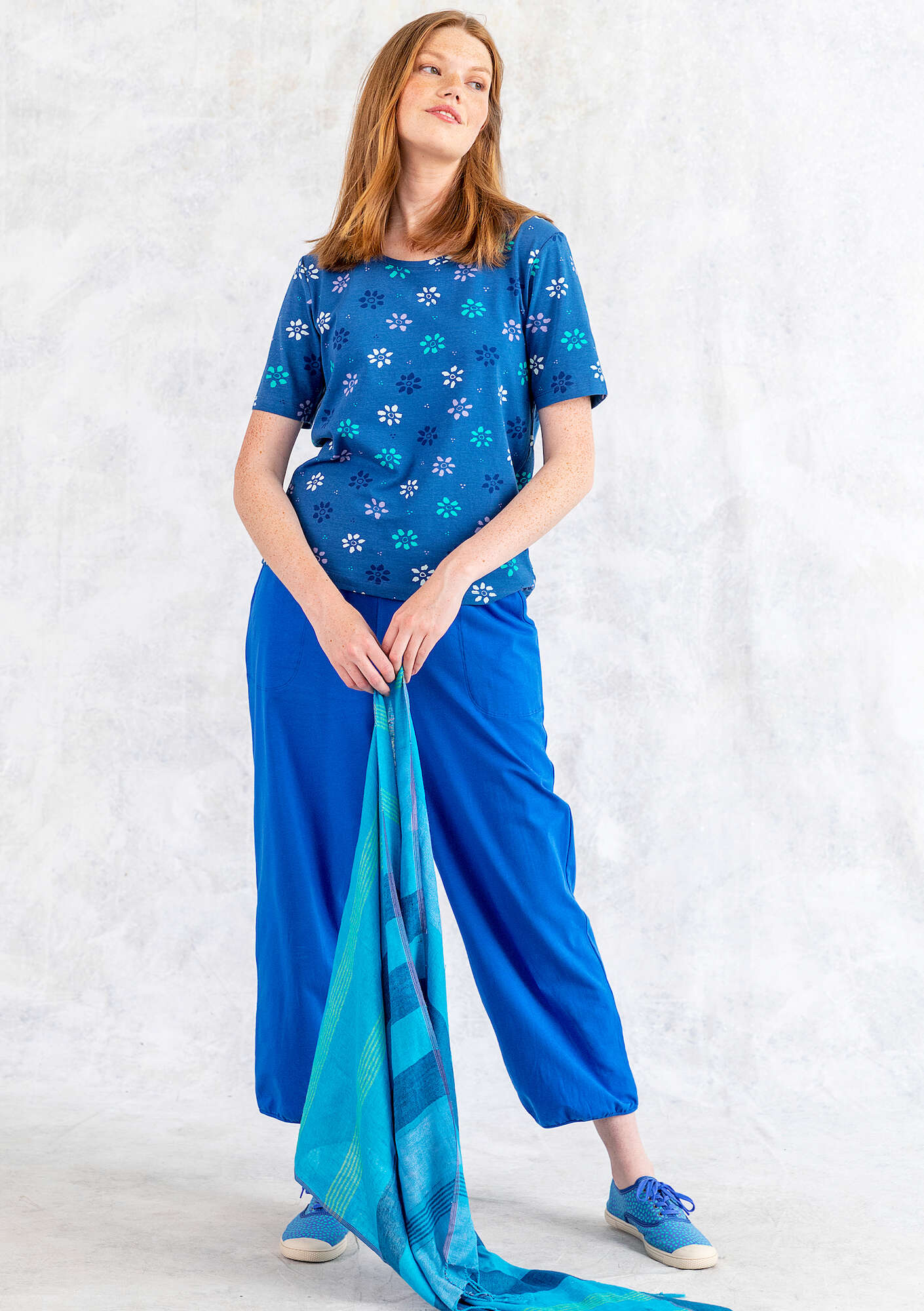 “Ester” T-shirt in organic cotton/elastane flax blue/patterned thumbnail