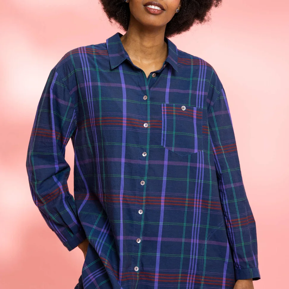 Patterned woven shirt in organic cotton - ink blue