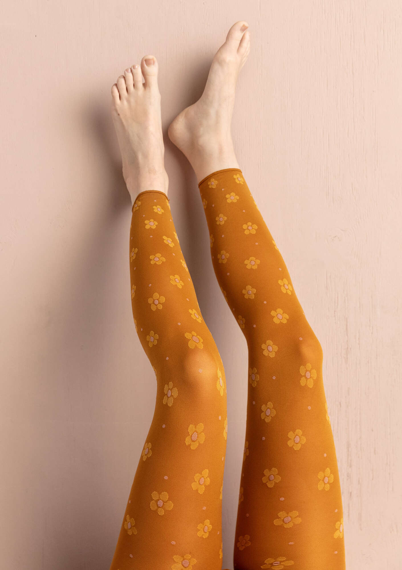 “Belle” jacquard-patterned leggings in recycled nylon curry