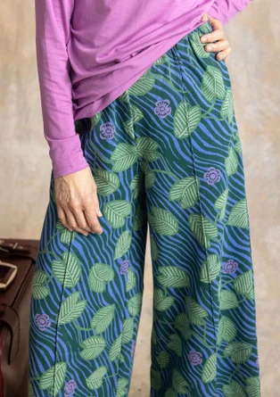 Gemusterte Hose „Gul näckros“ aus Bio-Baumwolle - regenwaldgrün