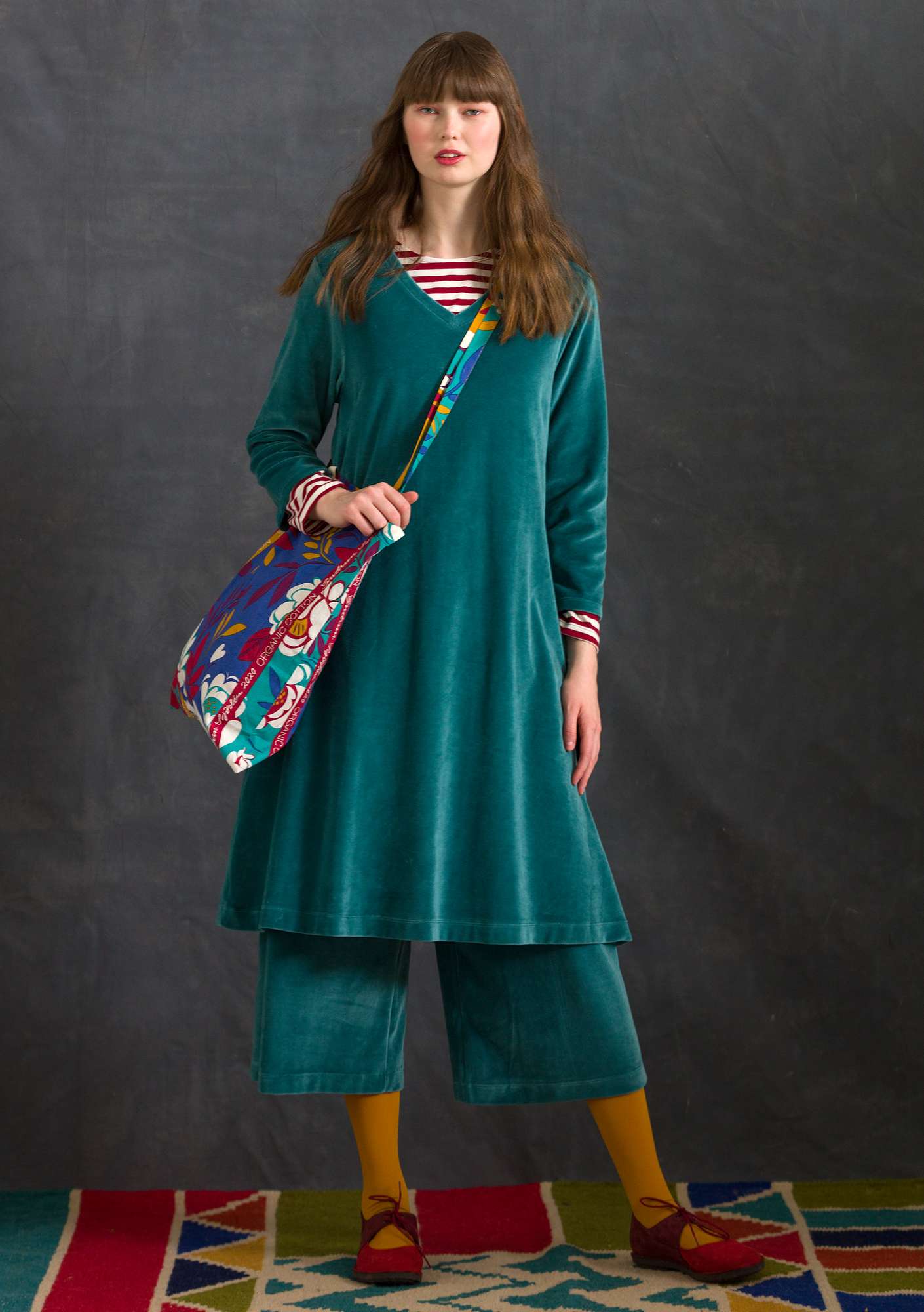 Velour dress in organic cotton/recycled polyester verona green thumbnail