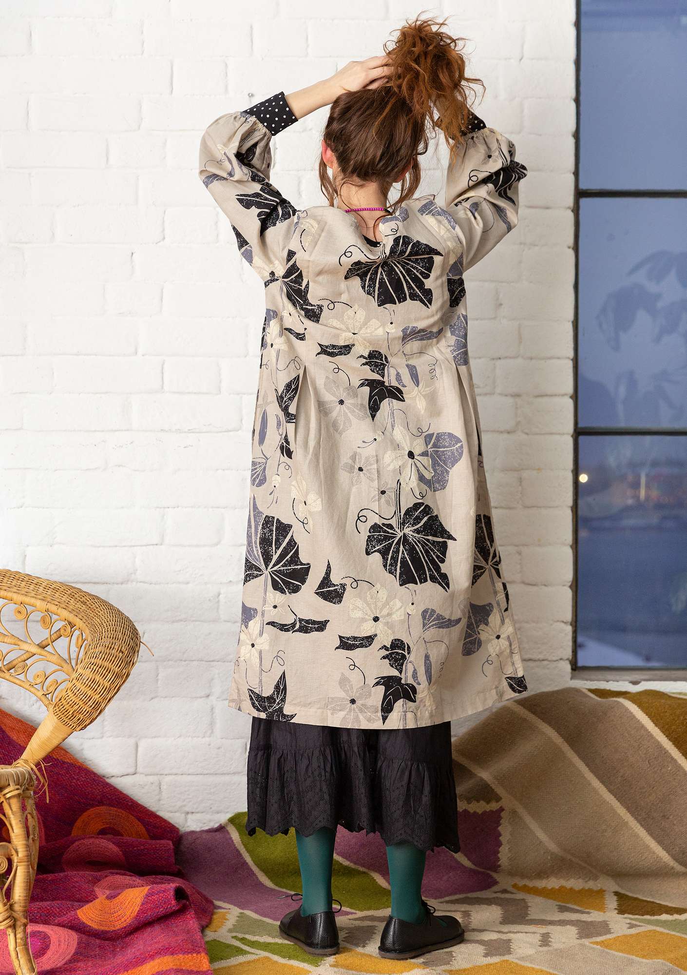 Vevd kjole «Gurka» i økologisk bomull / lin kittgrå thumbnail