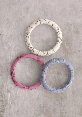 Armschmuck „Melodie“ aus Öko-Baumwolle/Recyclingholz - hellindigo