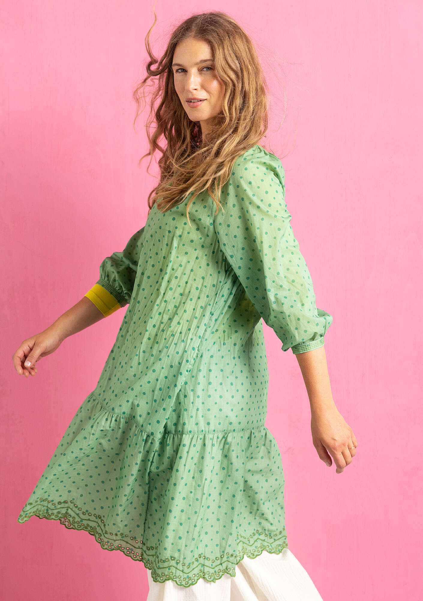 Vevd kjole «Lilly» i økologisk bomull dus grønn thumbnail
