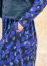 Gemustertes oder einfarbiges Jerseykleid „Frida“ aus Bio-Baumwolle (kobaltblau-gemustert M)