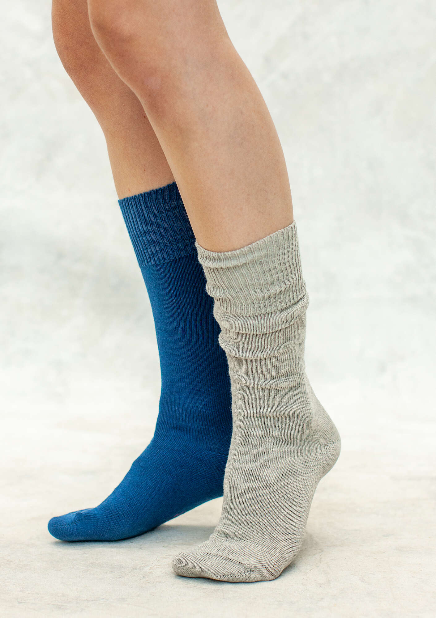 Solid-colored knee-highs in organic cotton light gray melange thumbnail