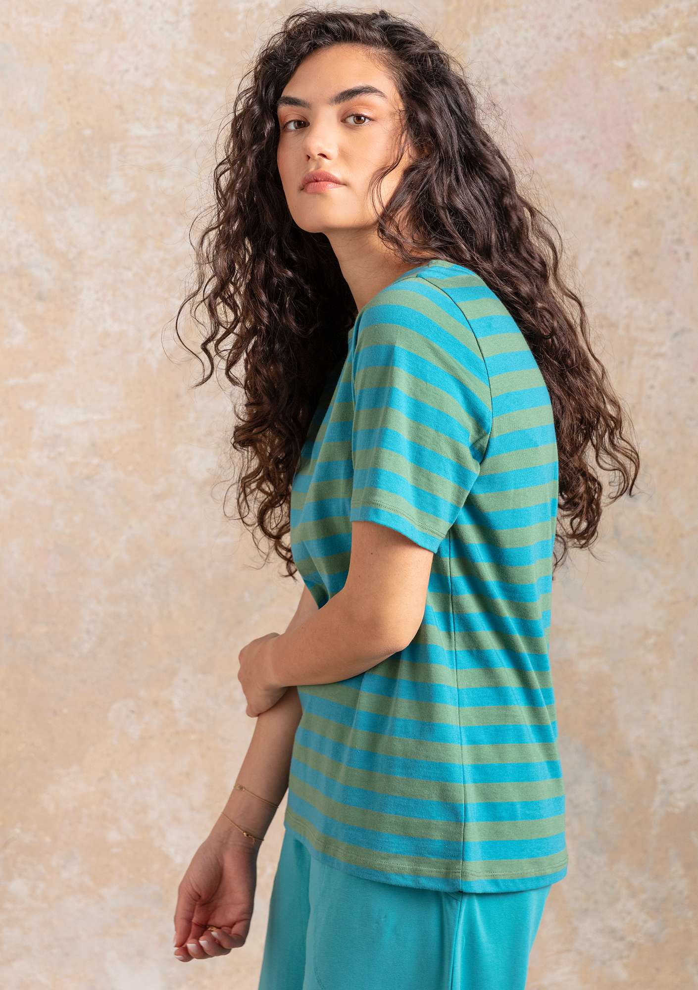 Stripete T-skjorte i økologisk bomull turkis/havsgrøn