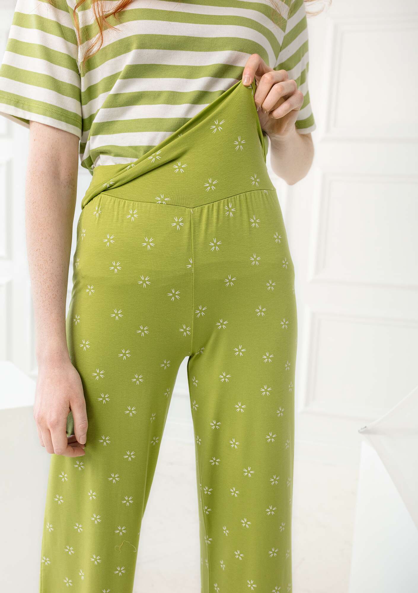 “Galilei” jersey pants in lyocell/spandex kiwi thumbnail