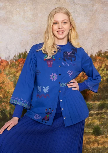 Bestickte Bluse „Skåne“ aus Bio-Baumwolle - brillantblau