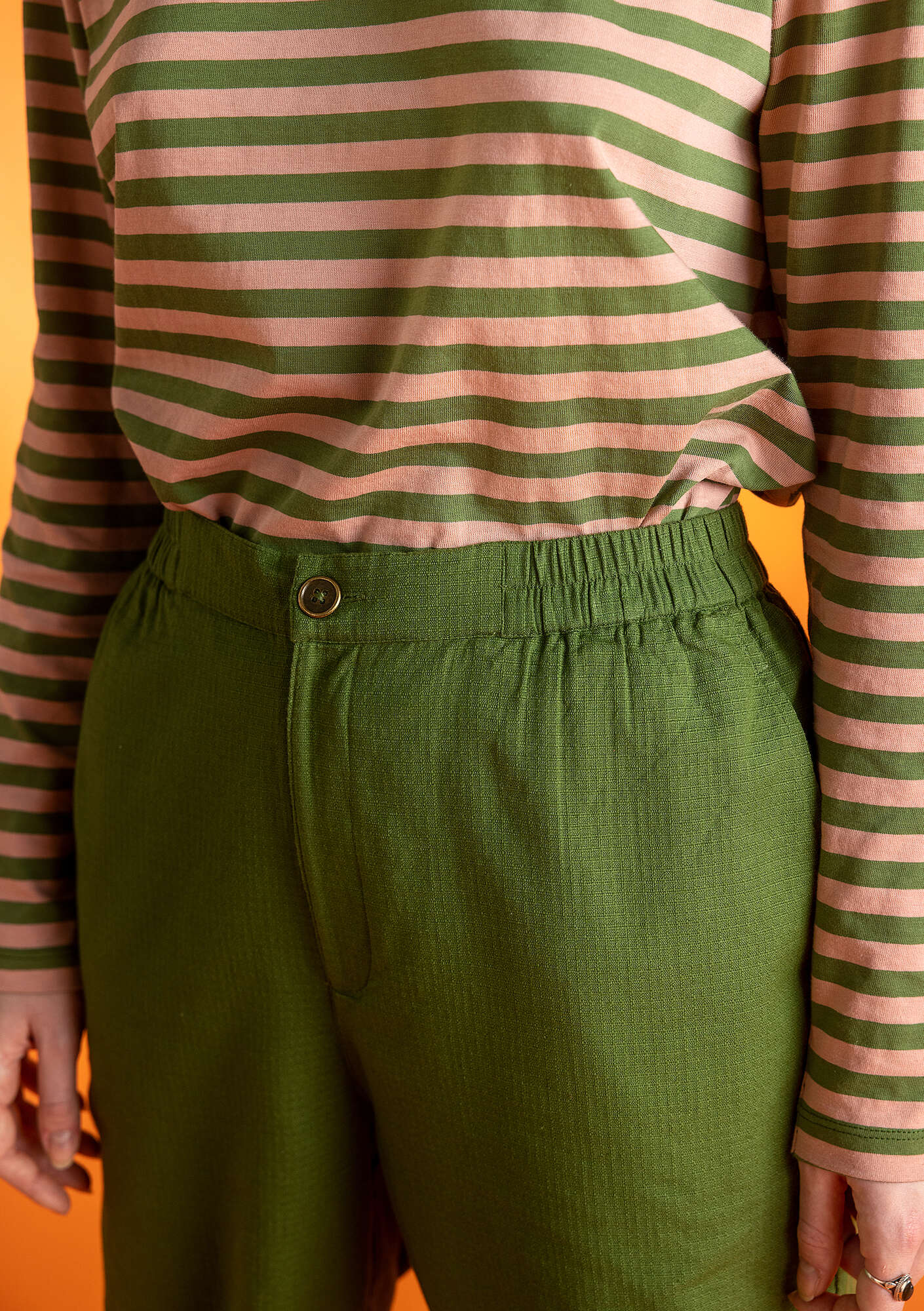 Woven fabric trousers grass green