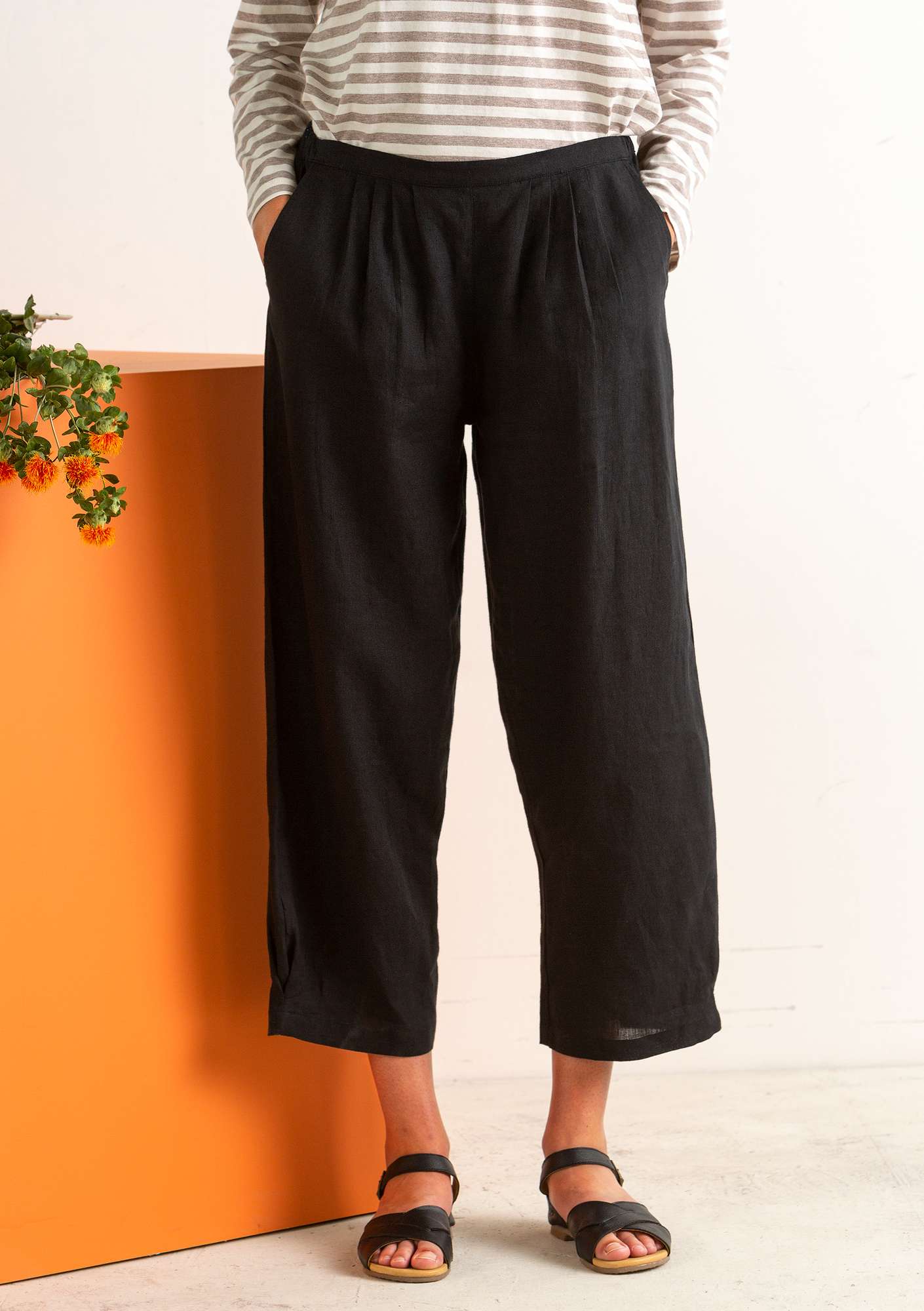 Linen trousers black thumbnail