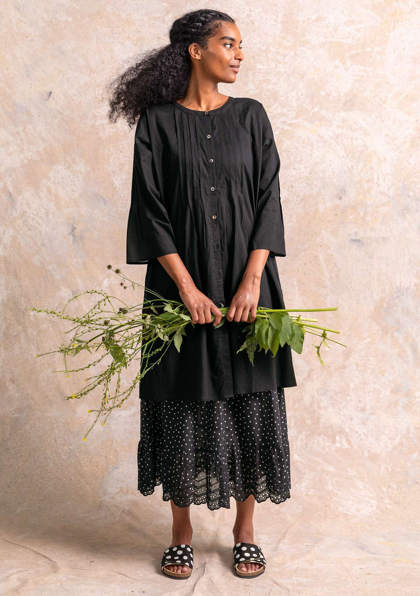 Vevd kjole «Serafina» i økologisk bomull svart thumbnail
