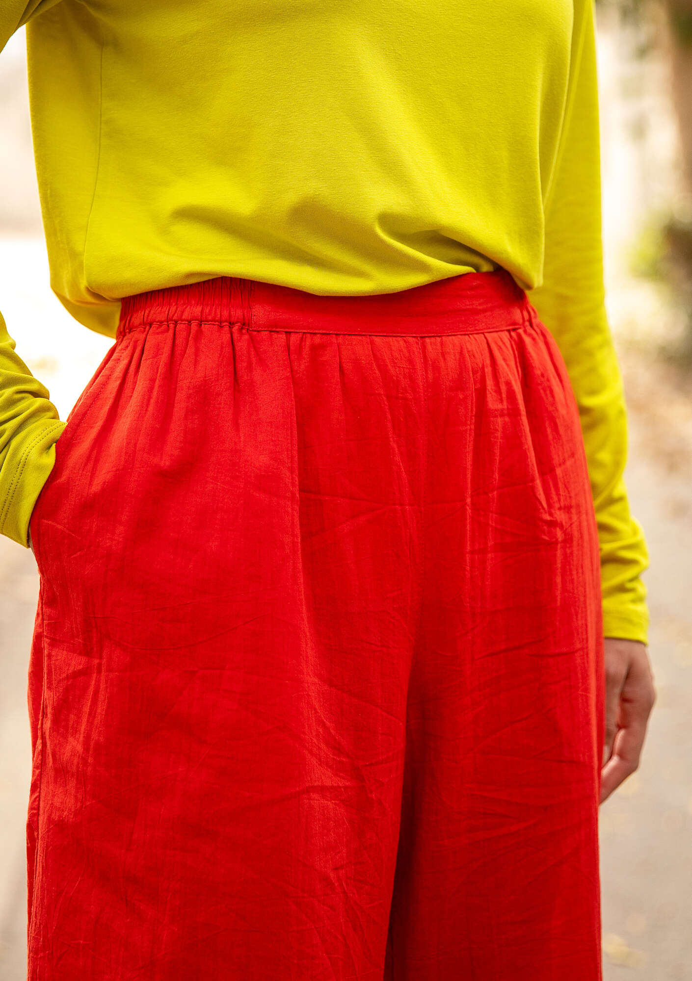Pantalon  Elsa  en coton biologique tissé rouge perroquet
