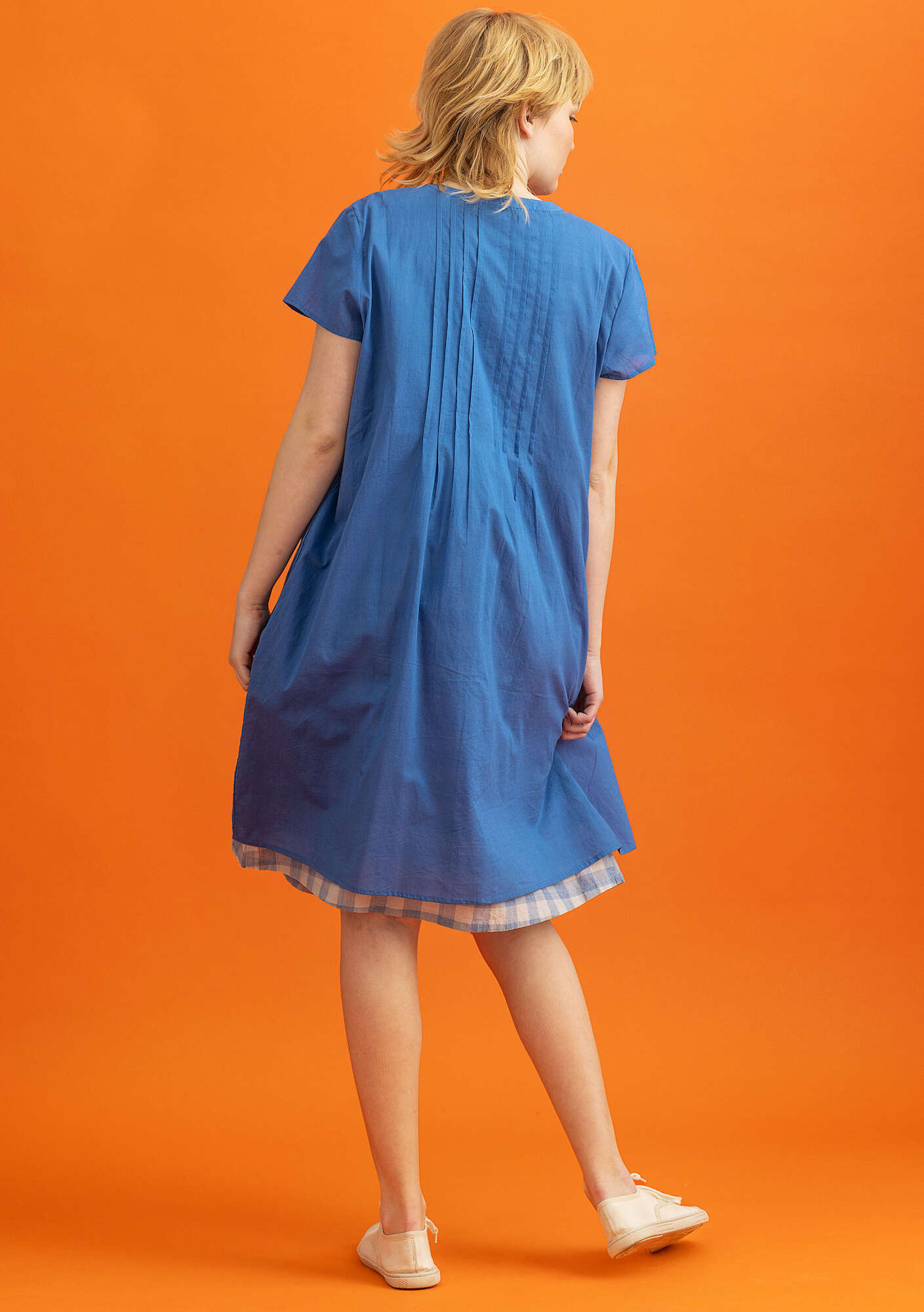 Geweven jurk van biologisch katoen vlasblauw thumbnail