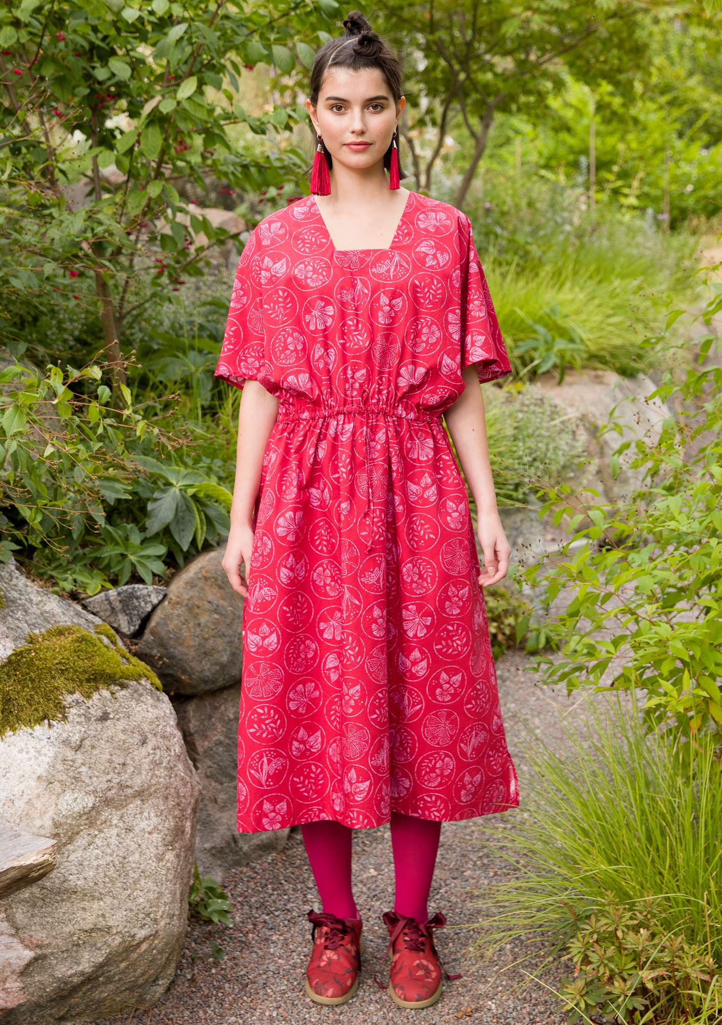 Vevd kjole «Kusama» i økologisk / resirkulert bomull kirsebær