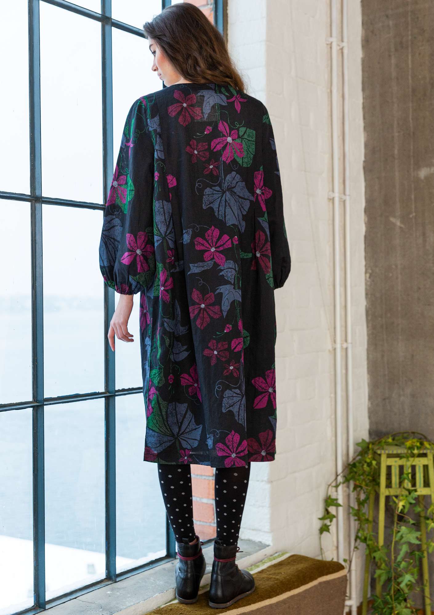 Vevd kjole «Gurka» i økologisk bomull / lin svart thumbnail