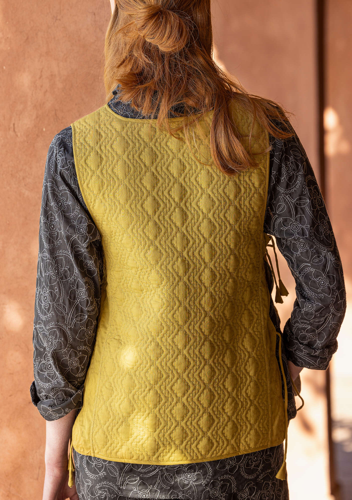 “Noor” quilted vest in organic cotton olive