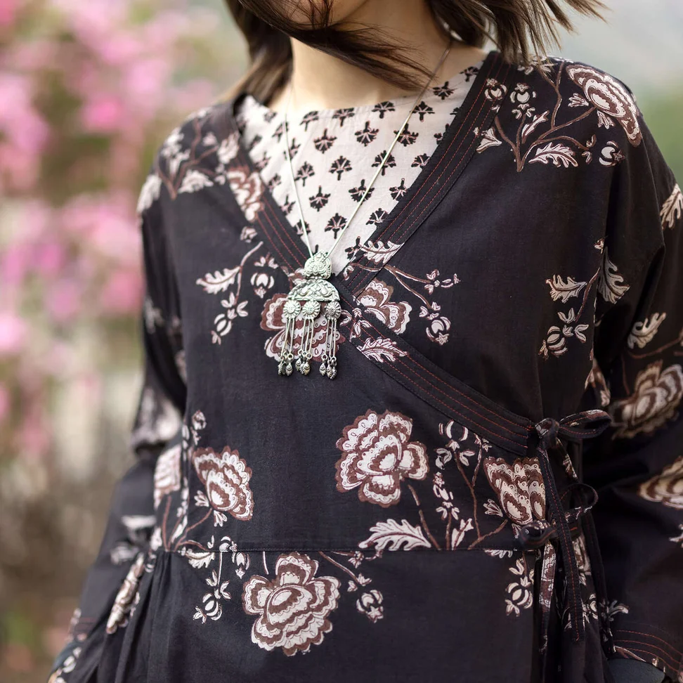 “Rose Hip” woven dress in organic cotton - black