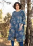 Robe tissée ”Rose hip” en coton biologique (indigo L)