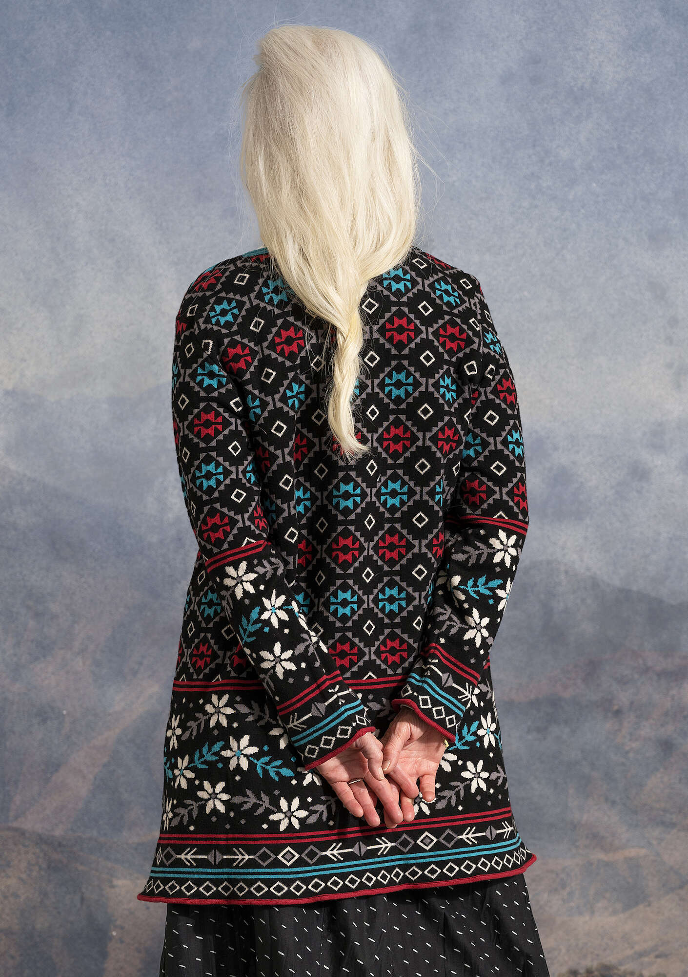 “Mountain” organic cotton sweater black thumbnail