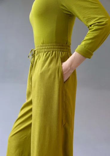 Airy trousers in solid-colour viscose/linen - green pepper