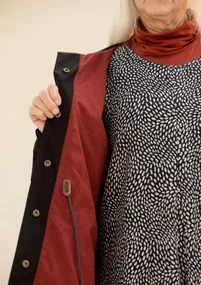 “Livia” patterned/solid-colour parka in water-repellent organic cotton - black