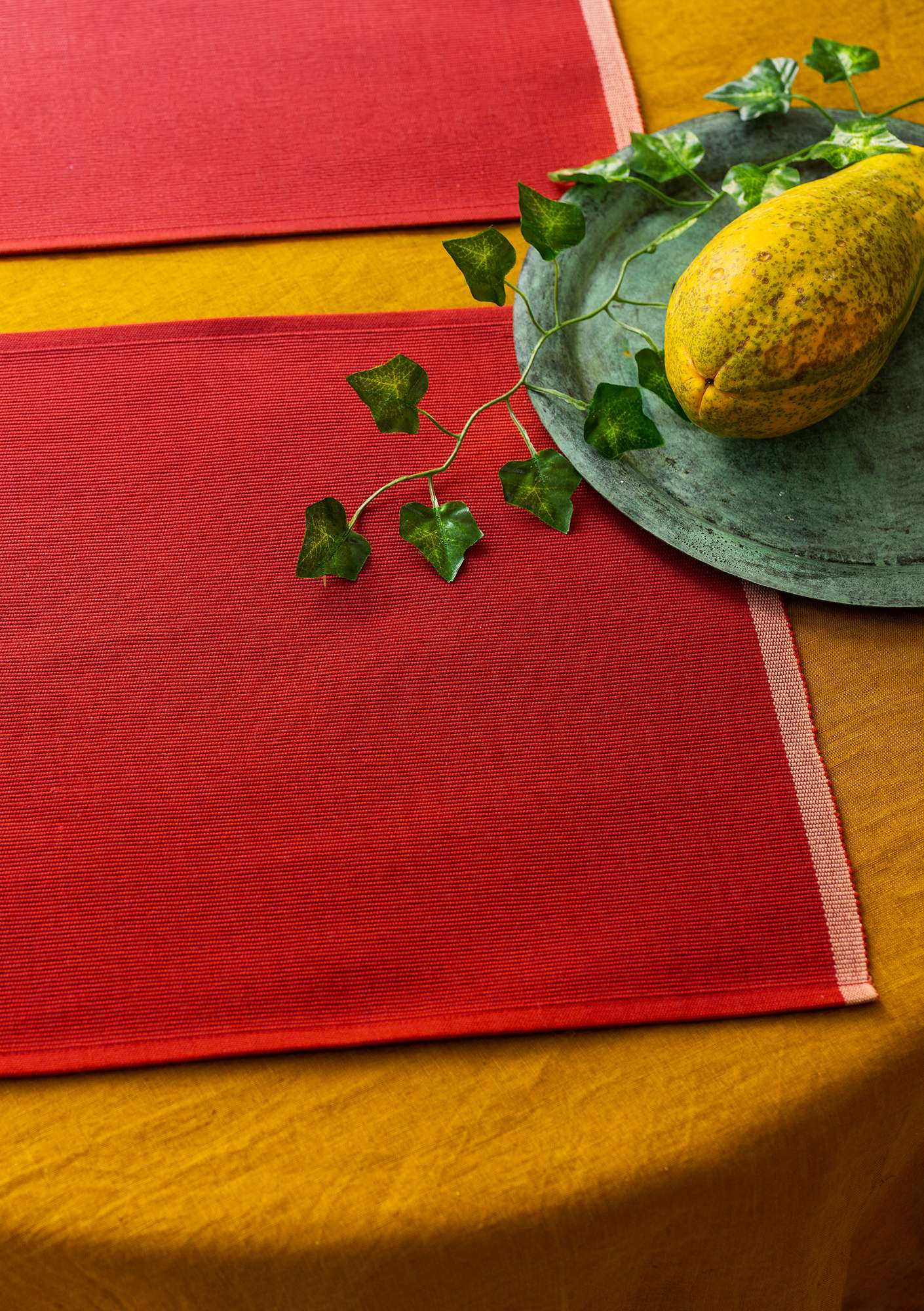 Bolster placemat tomato