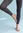 Gestreifte Leggings aus Recyclingpolyamid - schwarz-ungebleicht