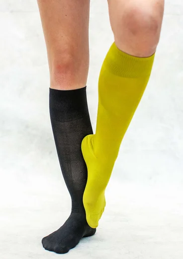 Einfarbige Kniestrümpfe aus recyceltem Polyamid - schwarz