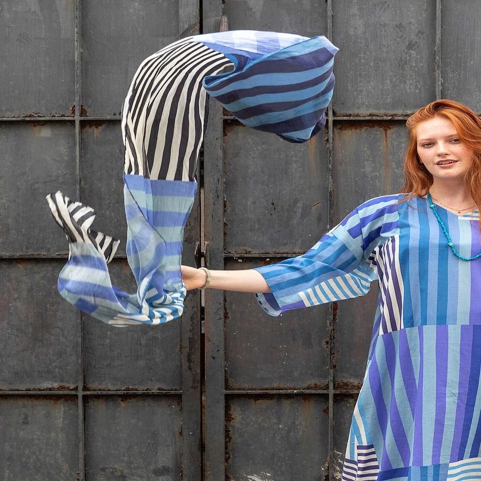 “Cherai” woven shawl in organic cotton - sea blue