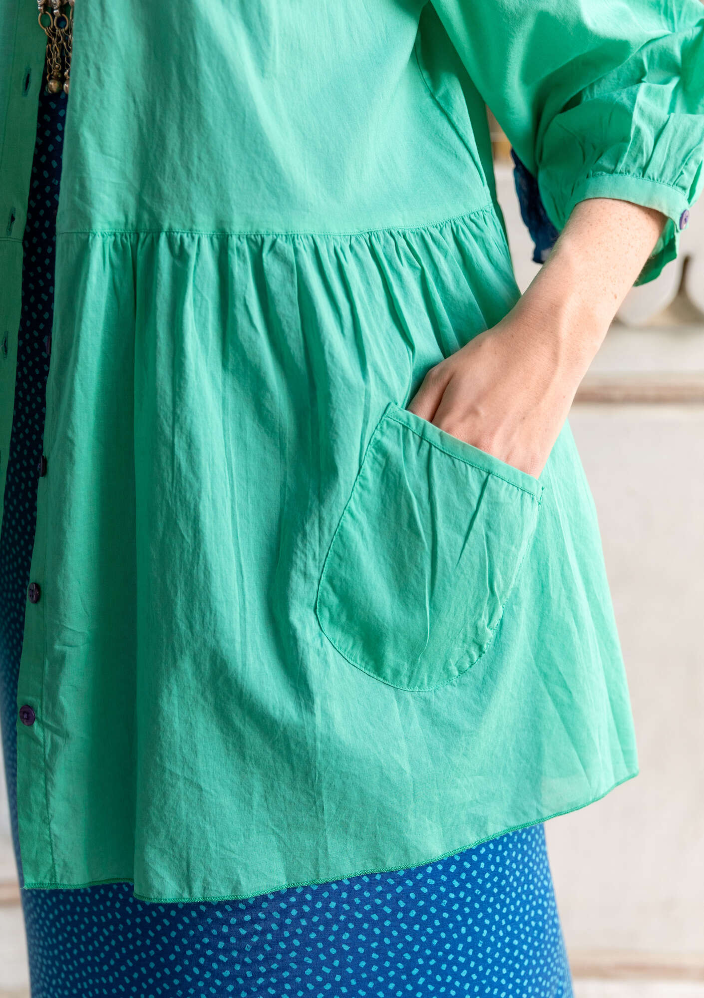 “Insta” artist’s blouse in organic cotton pale orient green thumbnail