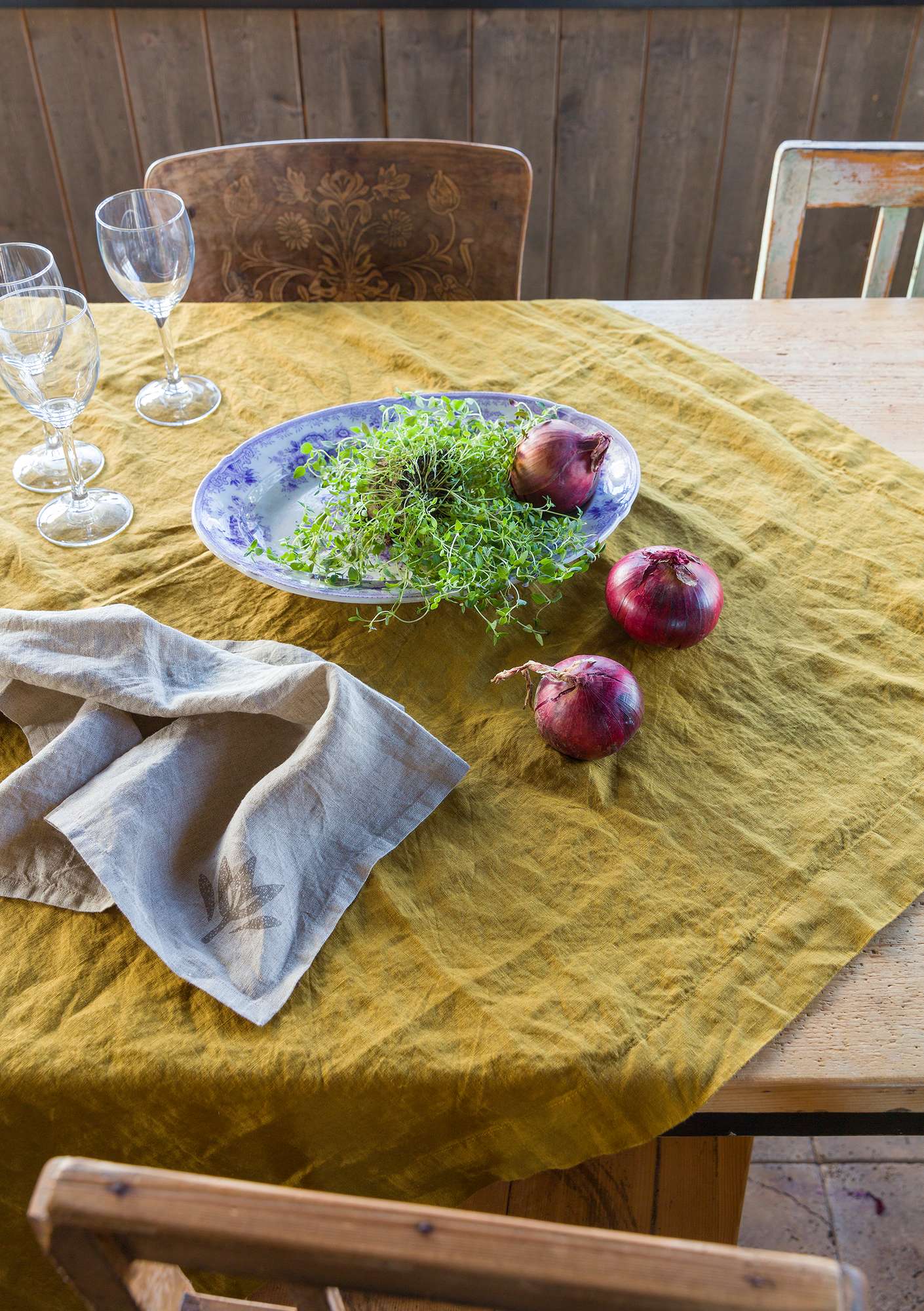 Washed linen tablecloth brass