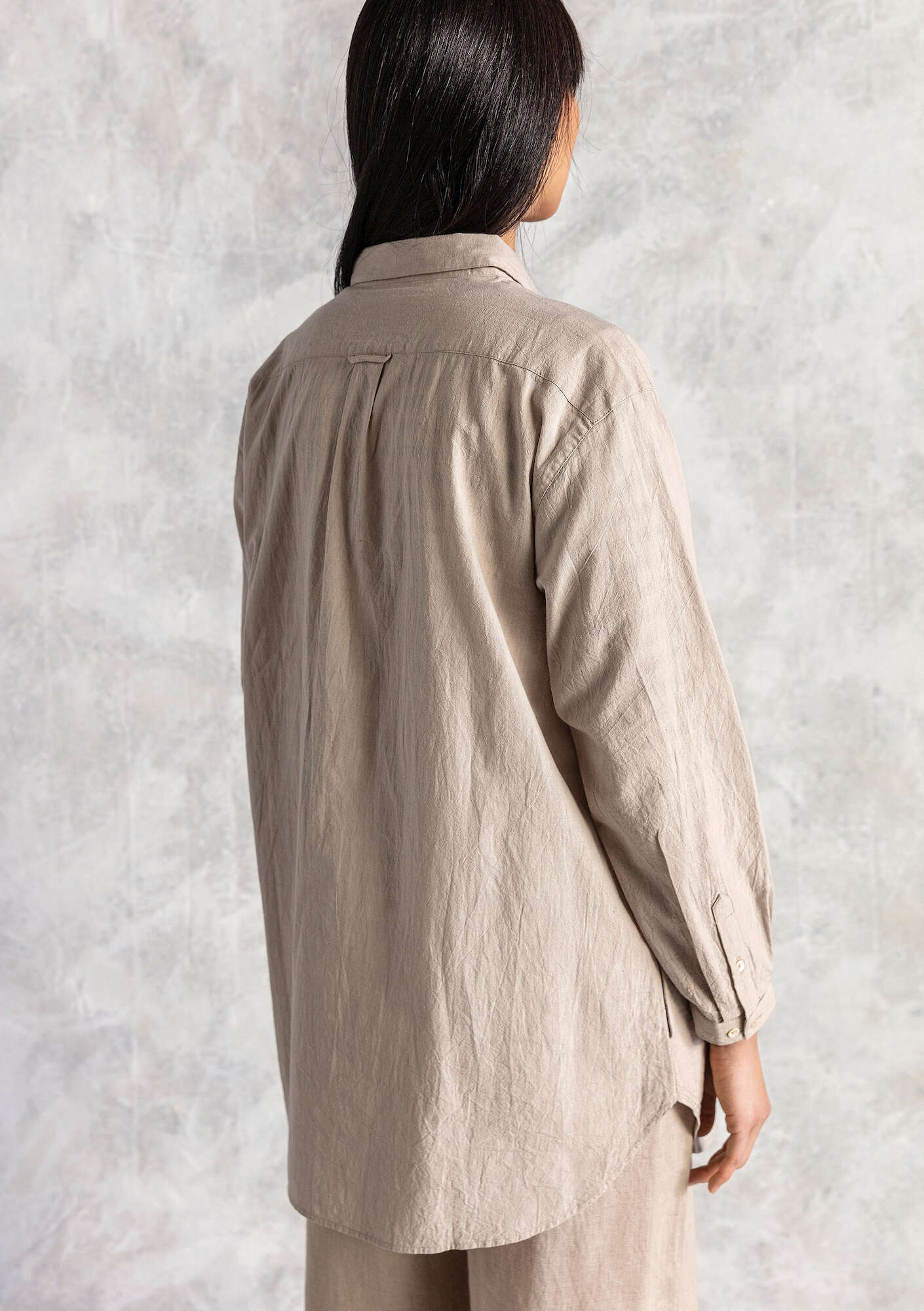 “Hi” woven organic cotton shirt dark natural