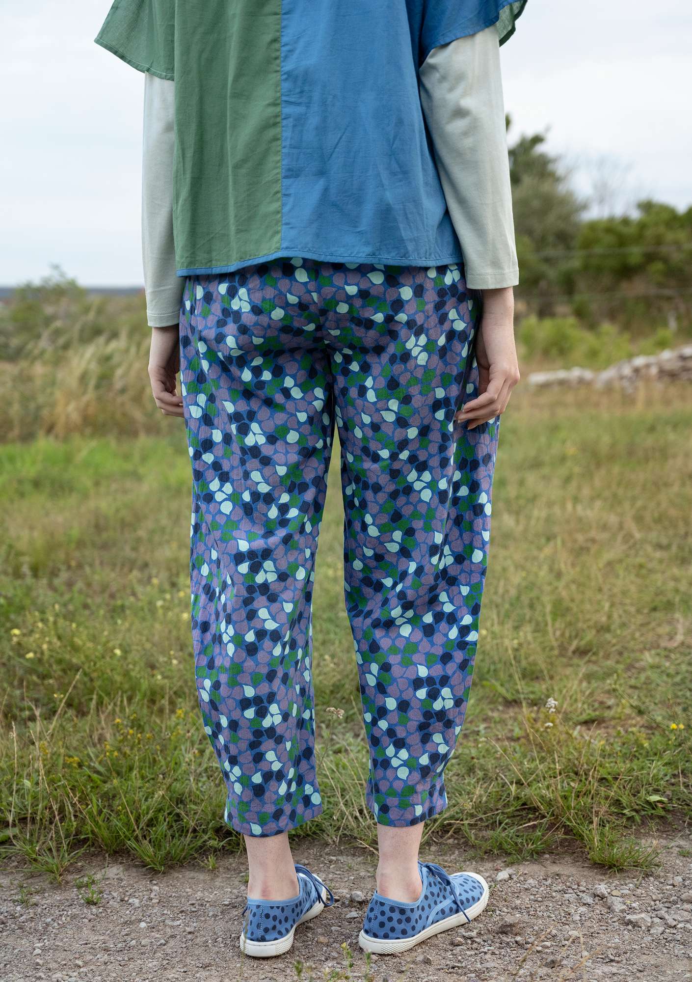 “Earth” trousers in a woven organic cotton/linen blend frost green