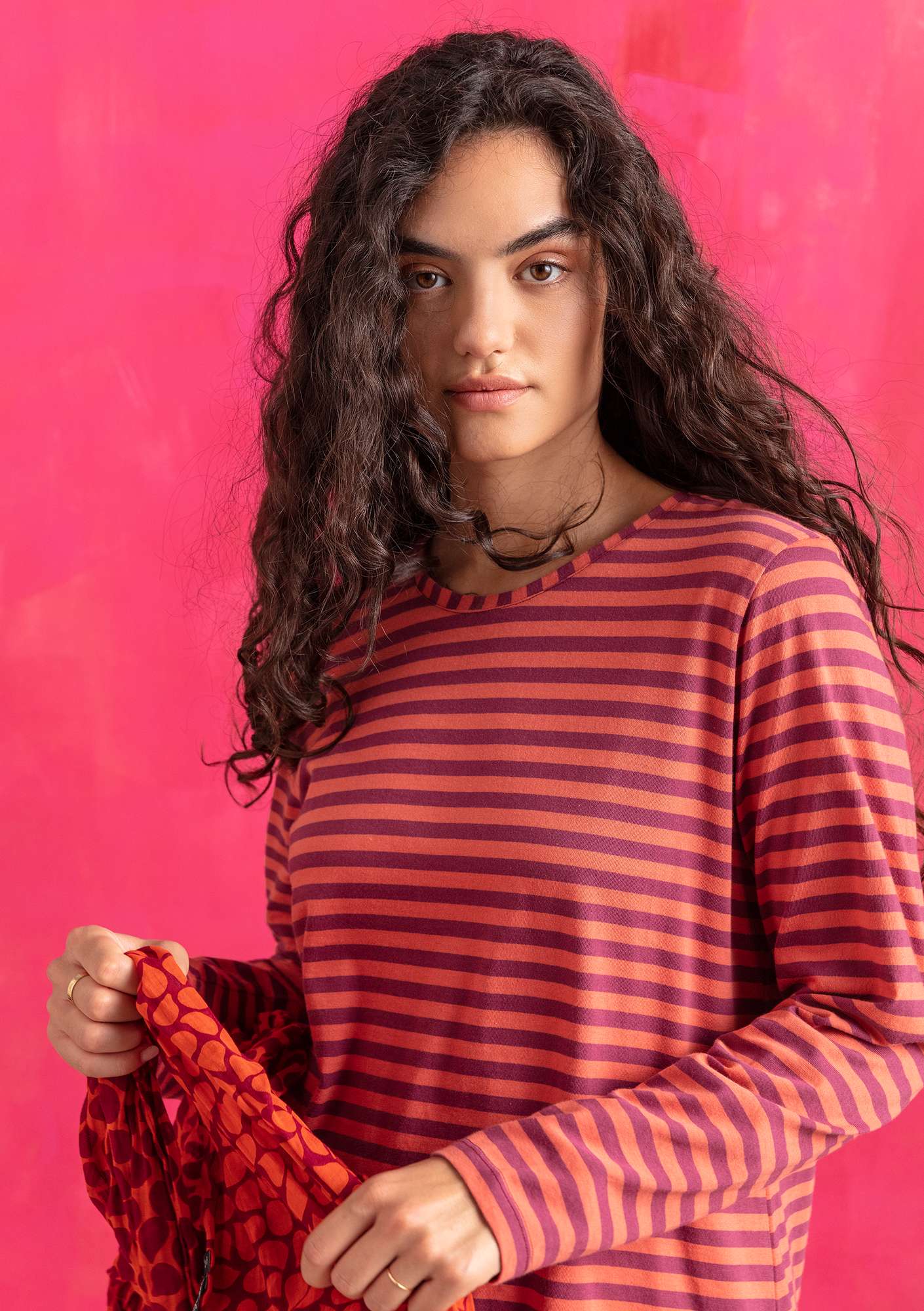 Essential striped sweater in organic cotton purple red/chili thumbnail
