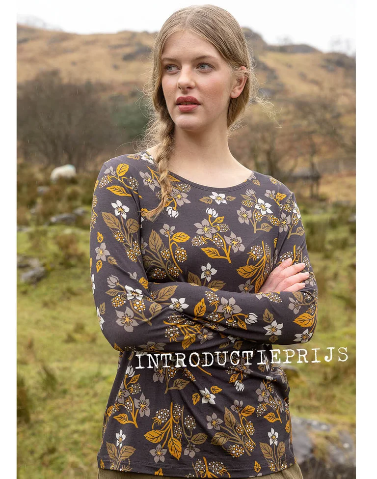 A woman wearing a patterned top from Gudrun Sjödén.