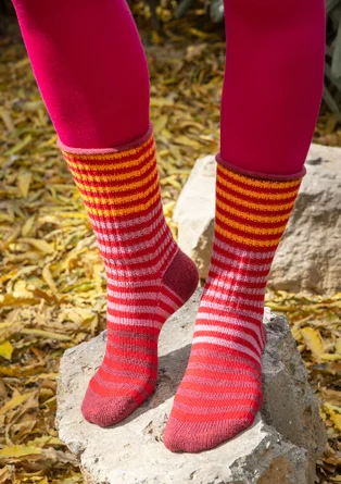 Stricksocken aus Lammwolle - dunkelachatrot