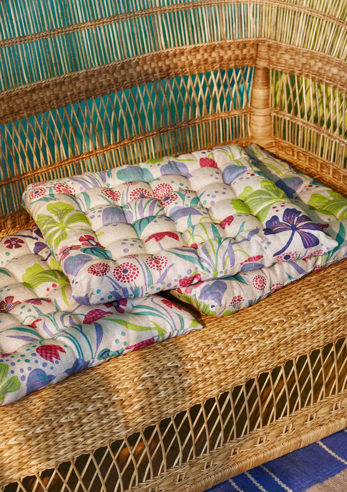 “Ängslilja” linen seat pad lavender thumbnail