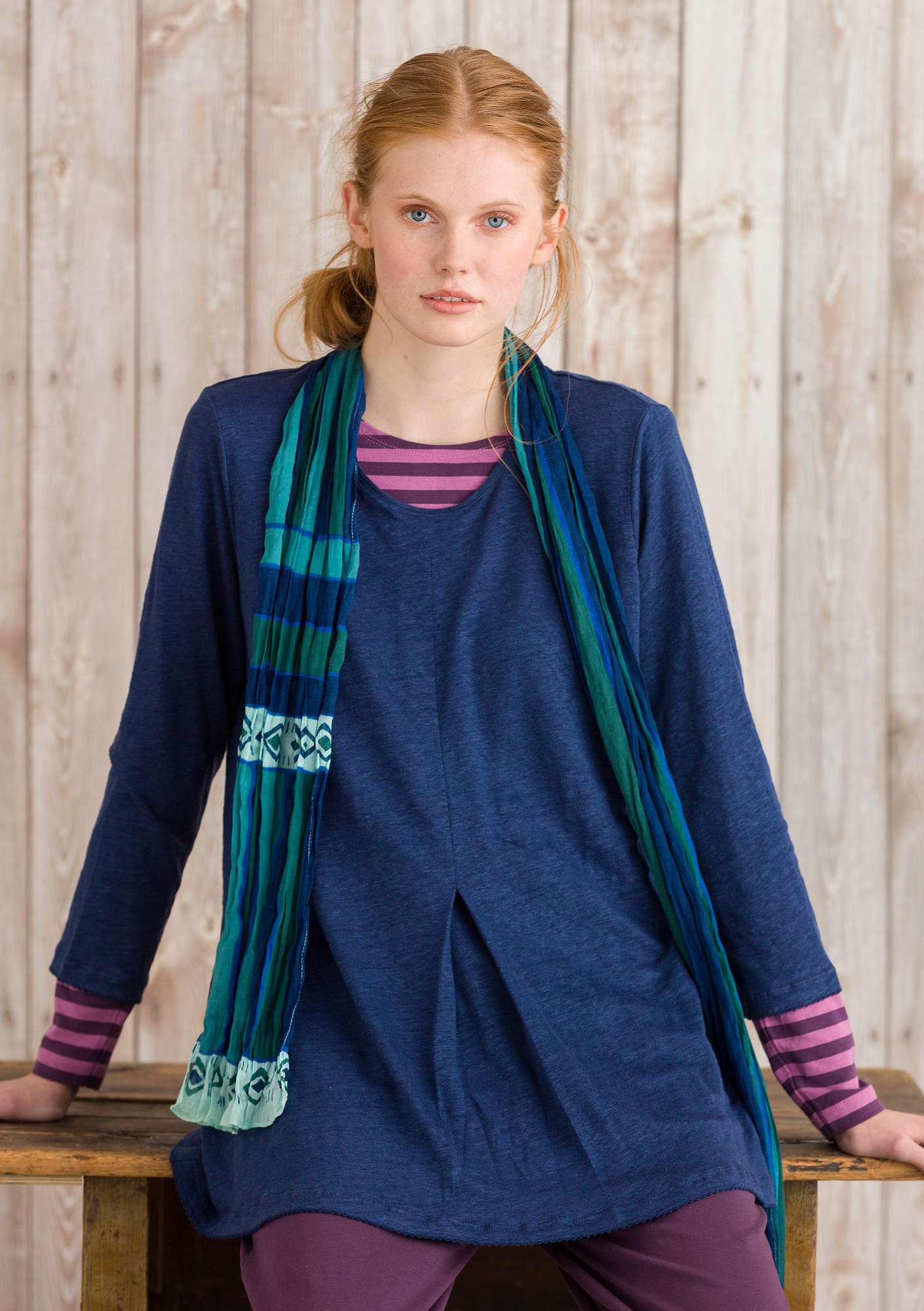 “Gudrun” organic cotton shawl midnight blue thumbnail