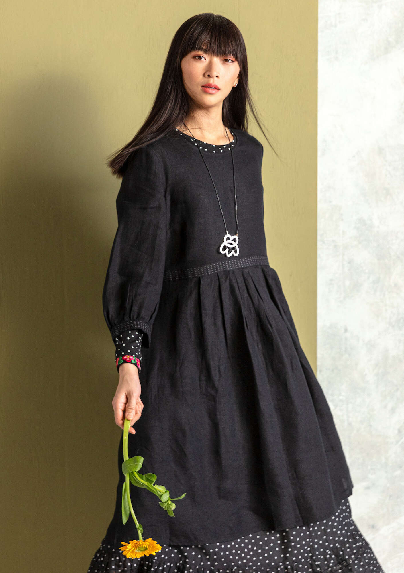“Leia” woven linen dress black