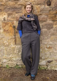 Châle fleuri "Hildur" en maille de laine - gris cendré foncé/chiné