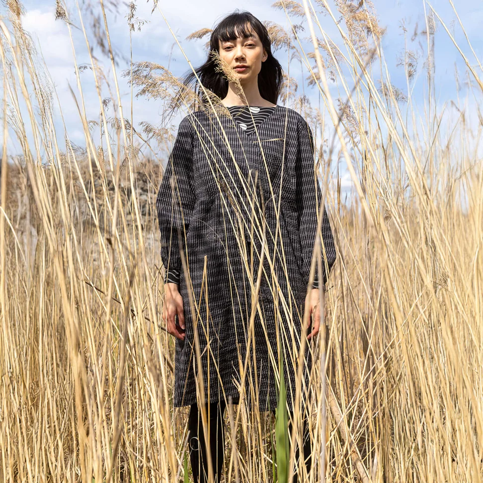 “Wavy” woven organic cotton dress - black