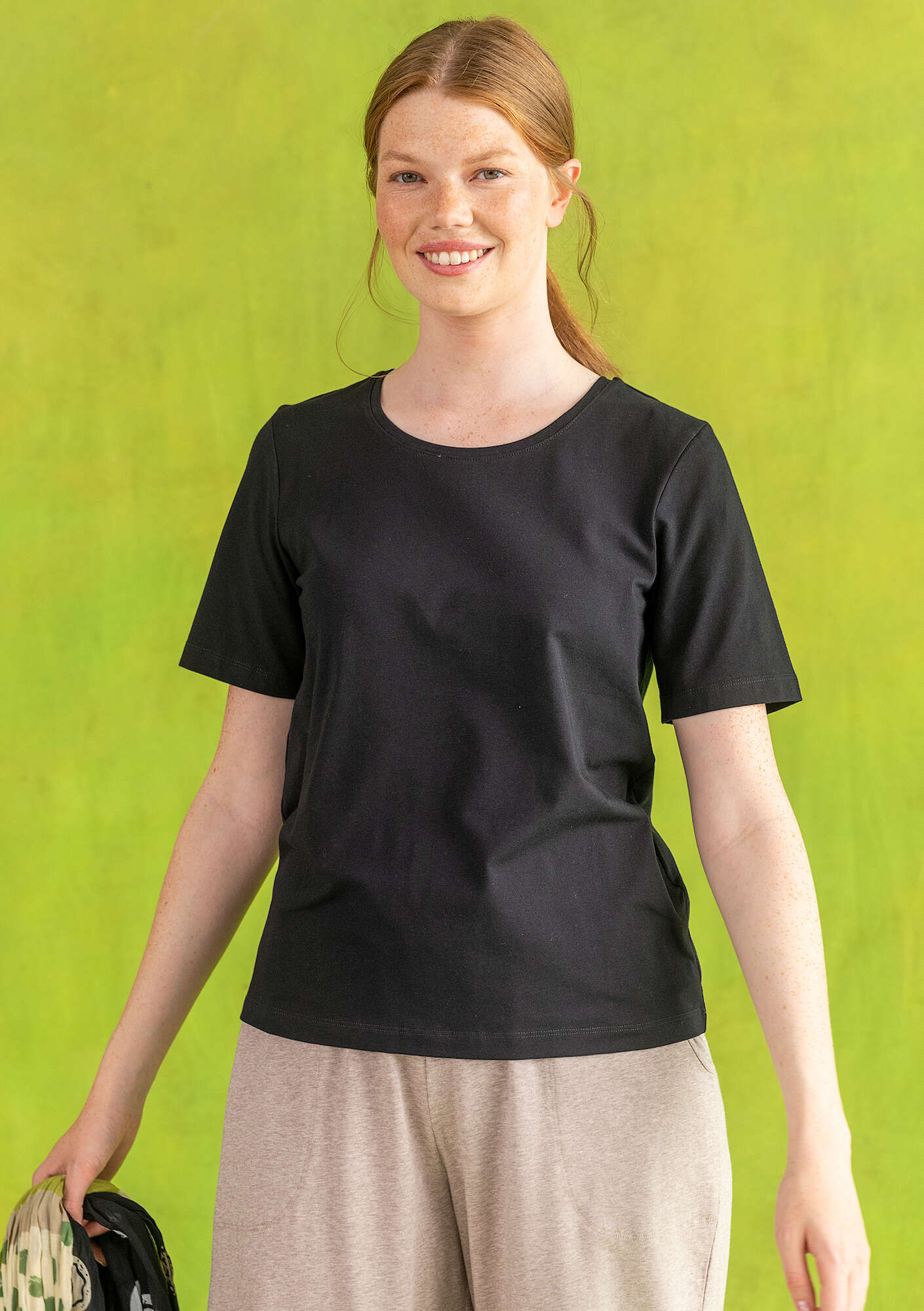 “Ester” T-shirt in organic cotton/spandex black